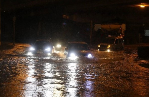 İzmir sele teslim oldu